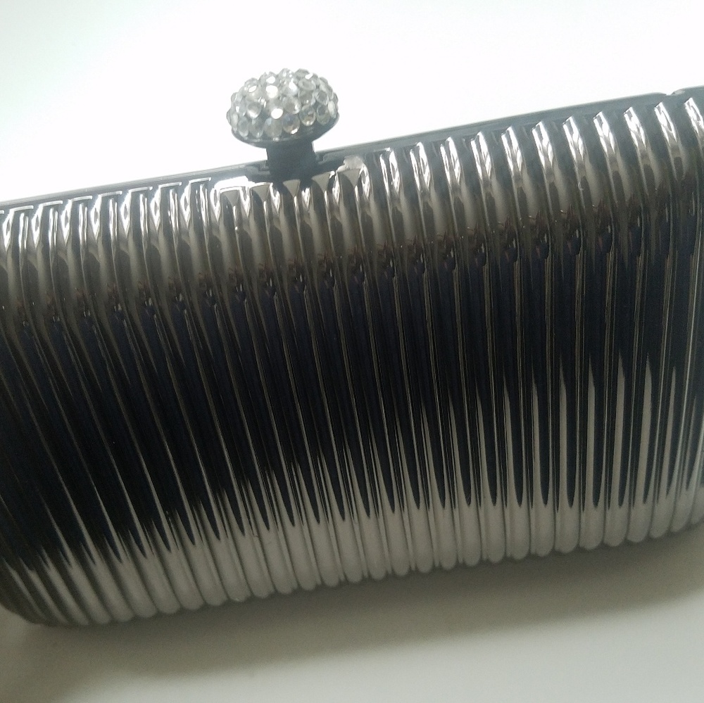 Linear Ridge Clutch  GLINT